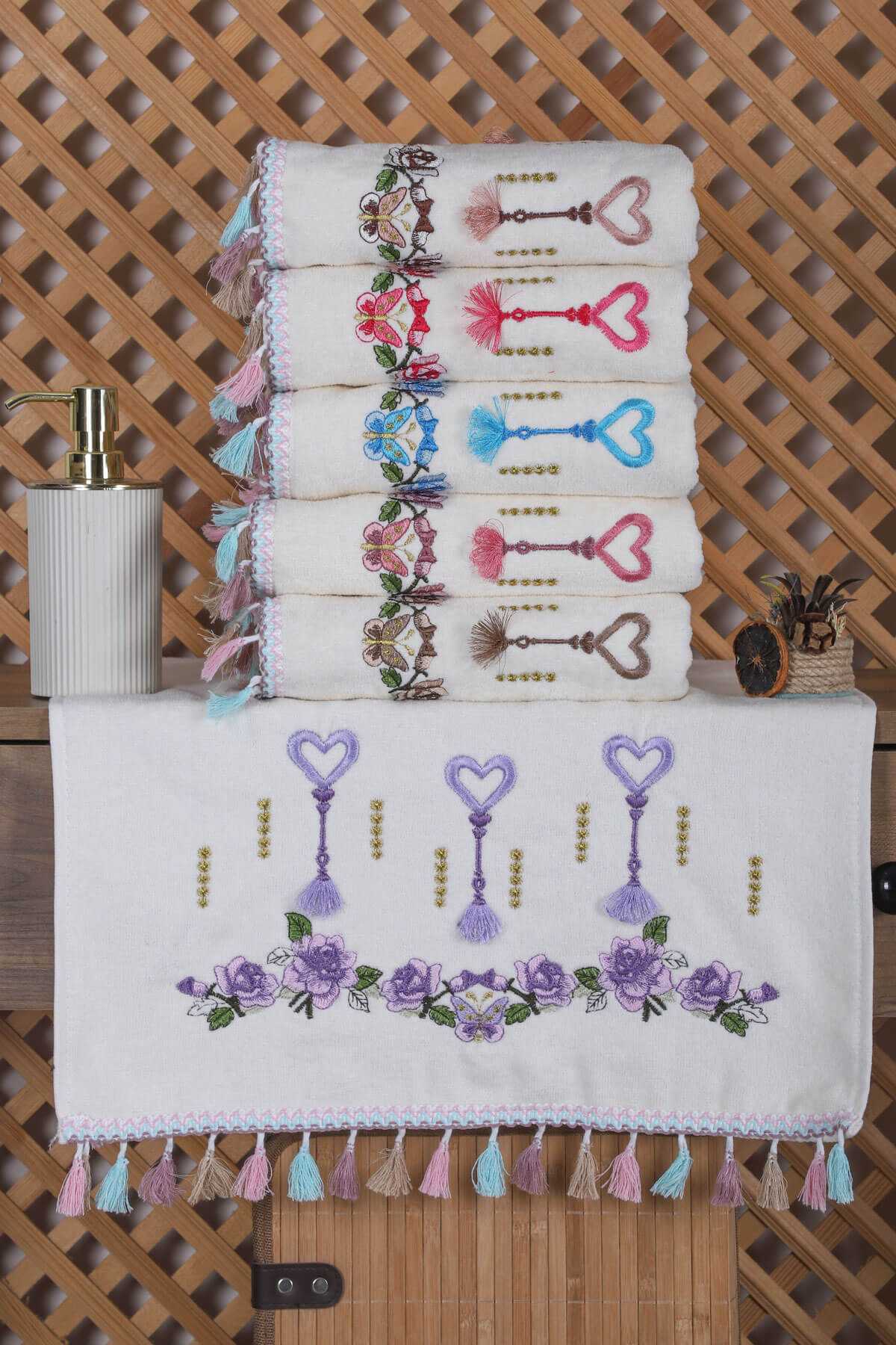 6 lı Kalp Çiçek Nakışlı Püsküllü Mutfak Havlusu Takımı 30 x 50 Cm resmi