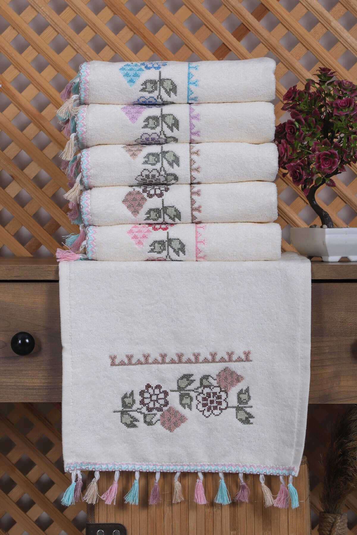 6 lı Kanaviçe Çiçek Nakışlı El Yüz Havlu Seti Püsküllü Hediyelik Çeyizlik Havlu Takımı 50 x 90 Cm resmi